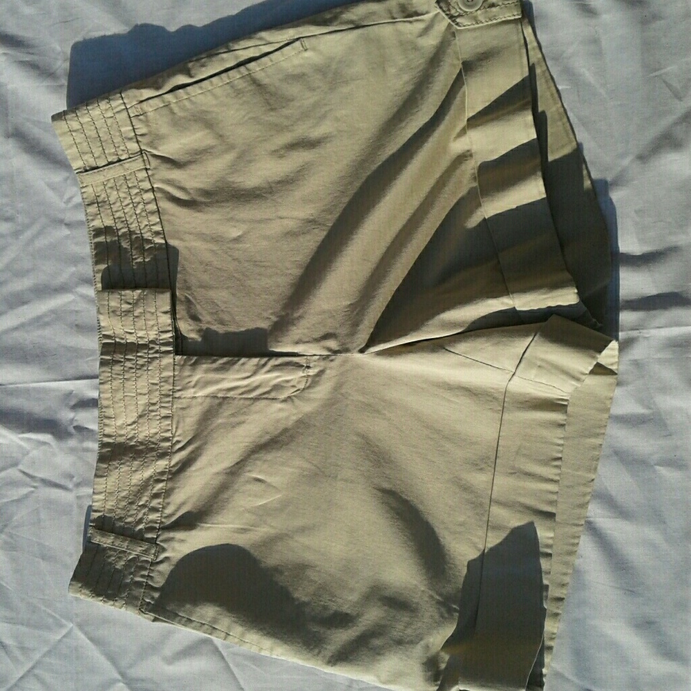 White House Black Market Tan Size 4 Shorts